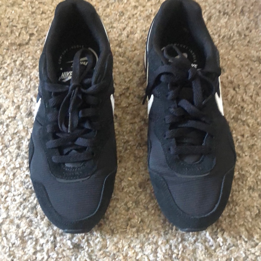 Nike Women’s Venture Runner Shoes